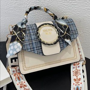 Crossbody purse
